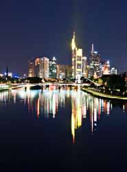 Leinwand Bild Frankfurt Skyline Städte Deutschland bei Nacht Wasser